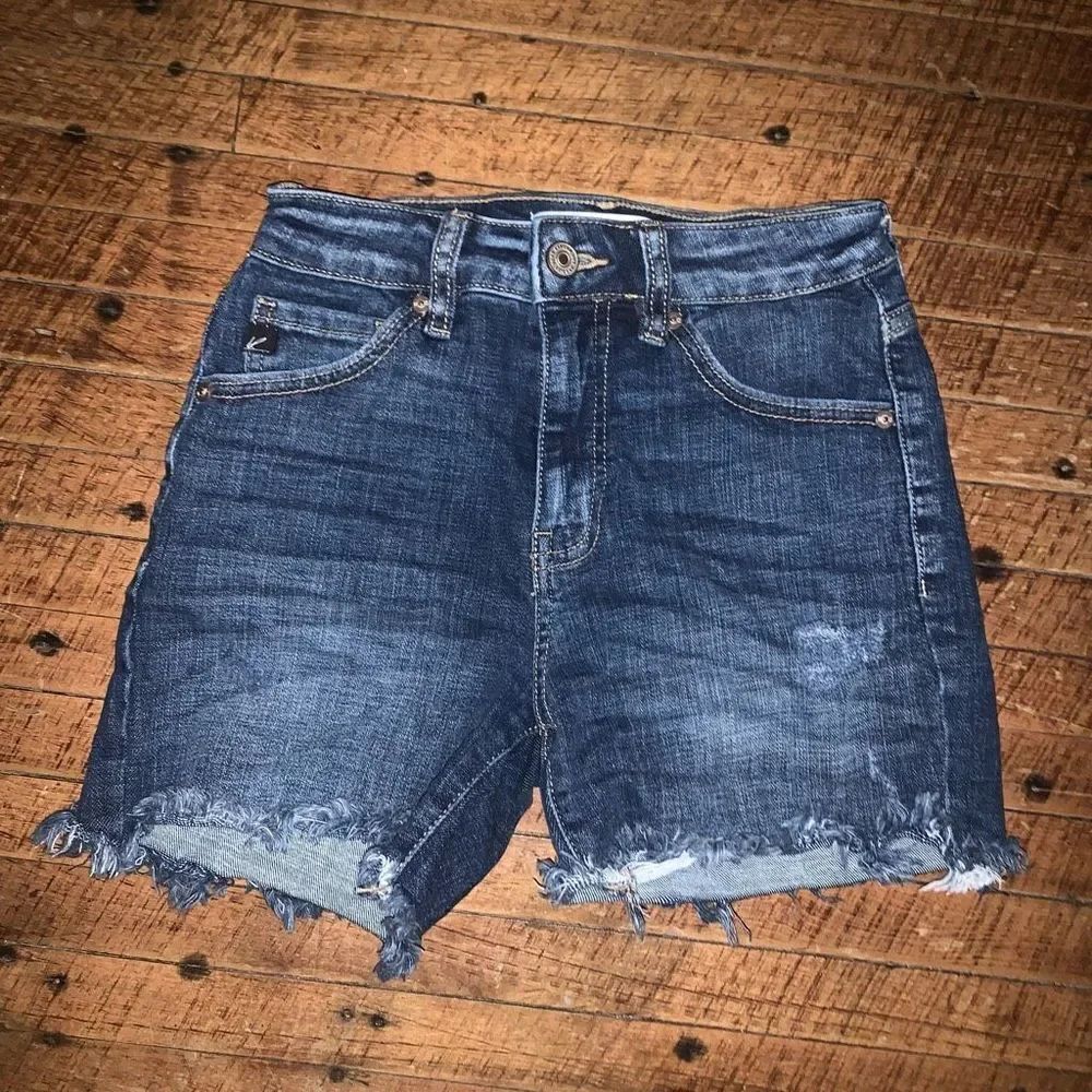 Kancan raw hem high waist Juniors S denim mom shorts